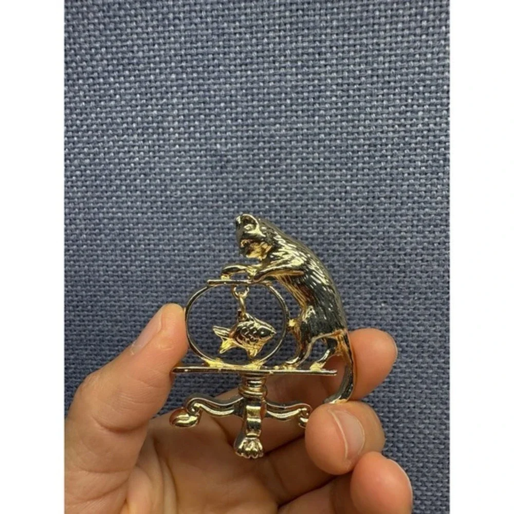 Vintage Style‎ Gold Cat & Fish Brooch Pin – Animal Design, Collectible Jewelry